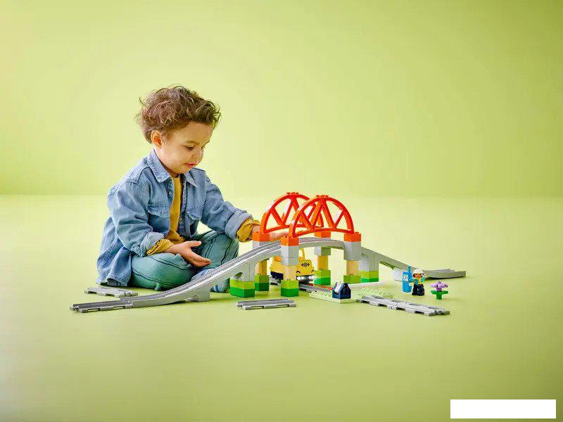 Конструктор LEGO Duplo Железнодорожный мост и пути 10426