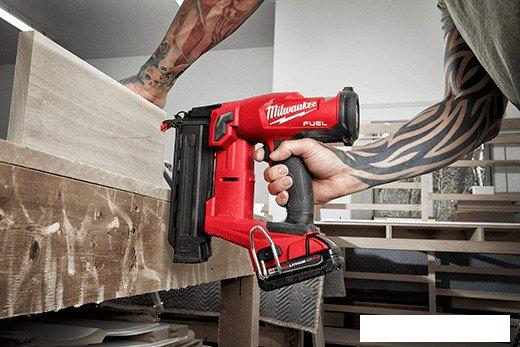 Milwaukee M18FN18GS-202X 4933471407 (с 2-мя АКБ, кейс)