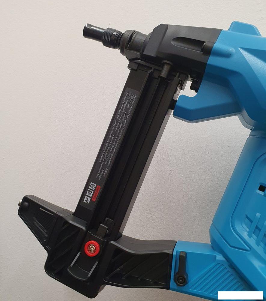 Гвоздезабиватель Toua DCCN40 (с 2-мя АКБ, сумка)