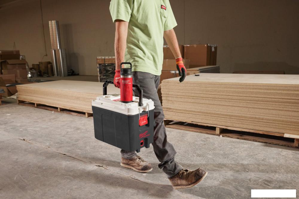 Термос Milwaukee Packout Chug Lid 0.710 л (красный)