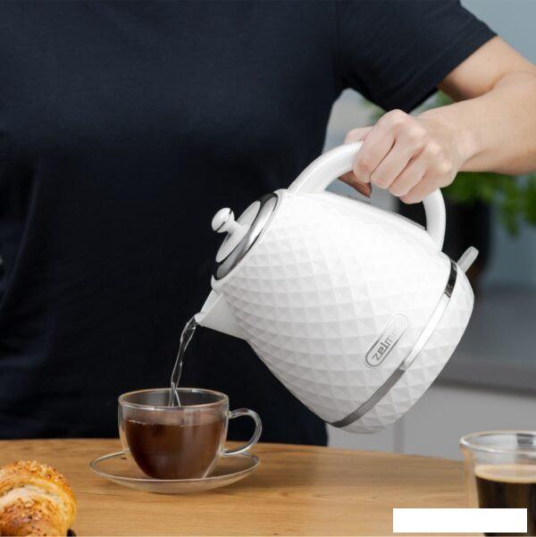 Электрический чайник Zelmer ZCK7635W