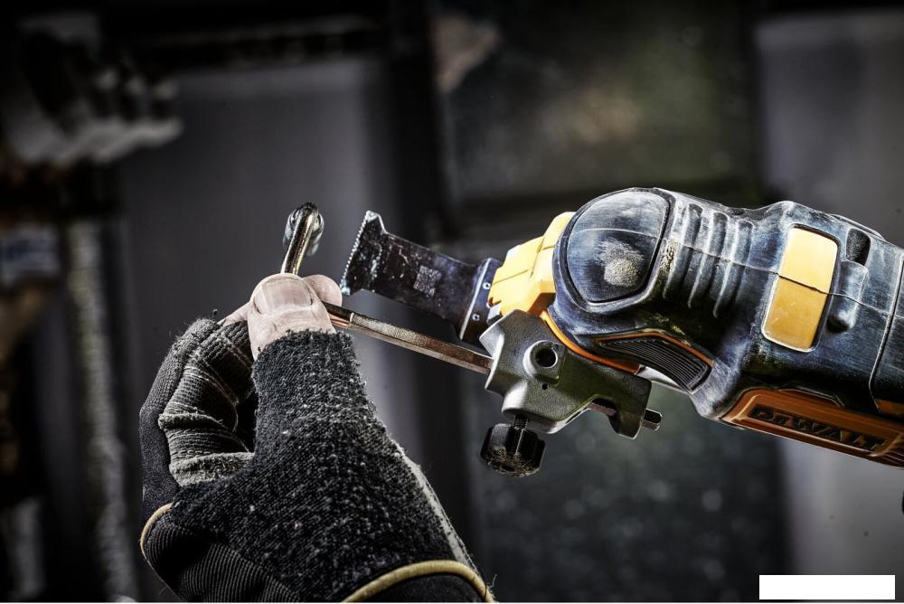 Шлифмашины DeWalt DCS356NT (без АКБ, кейс)