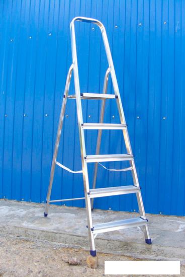 Лестница-стремянка Алюмет алюминиевая AM706