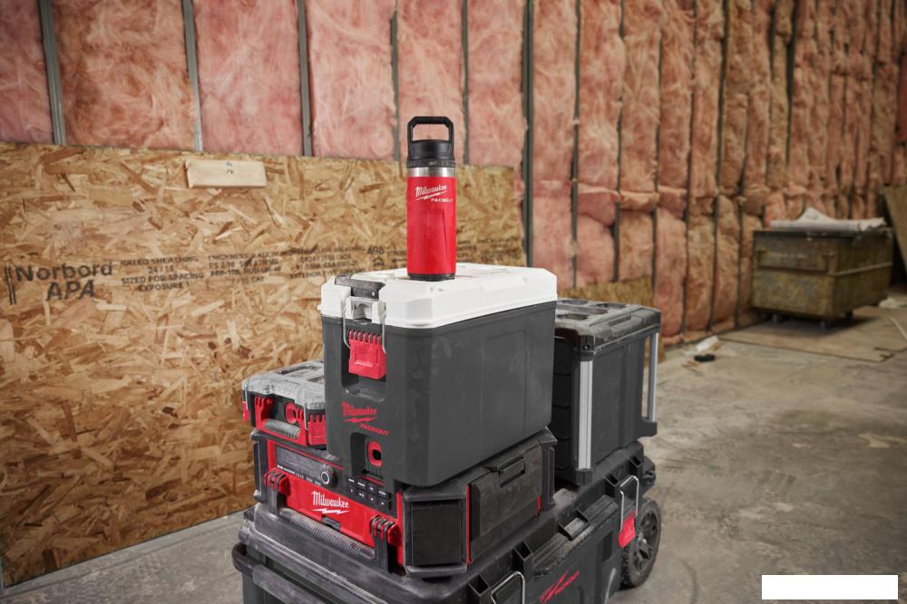 Термос Milwaukee Packout Chug Lid 0.710 л (красный)