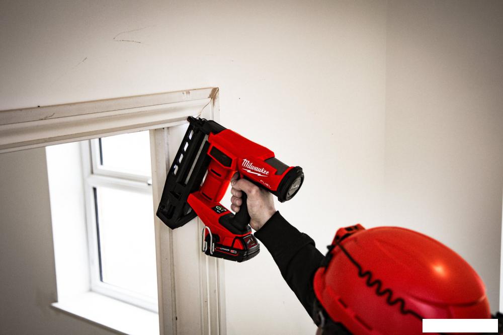 Гвоздезабиватель Milwaukee M18 FN16GS-0X Fuel 4933493353 (без АКБ, кейс)