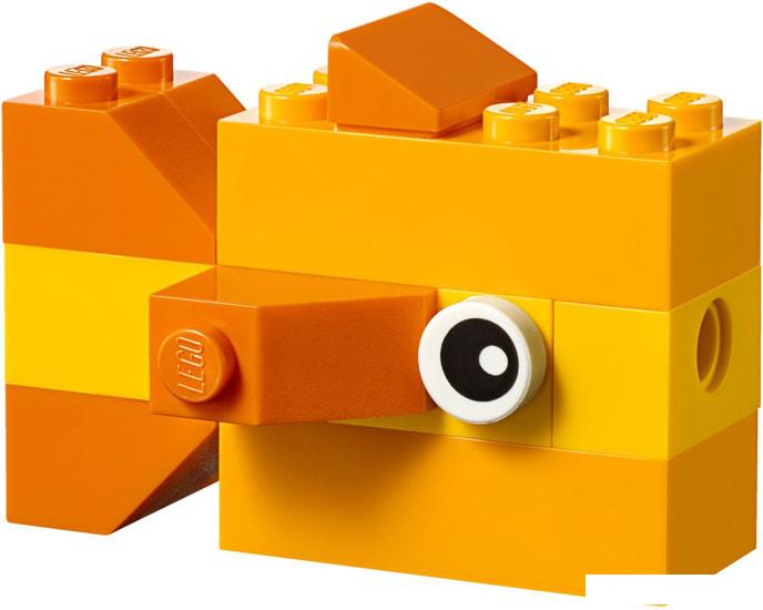 Конструктор LEGO Classic 10713 Чемоданчик для творчества и конструирования