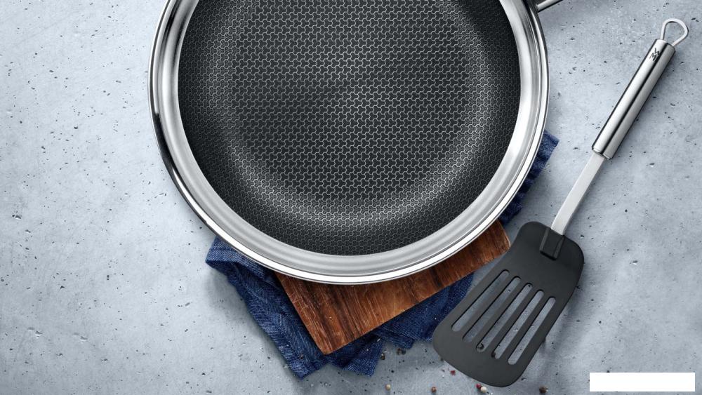 Сковорода WMF Profi Resist 24