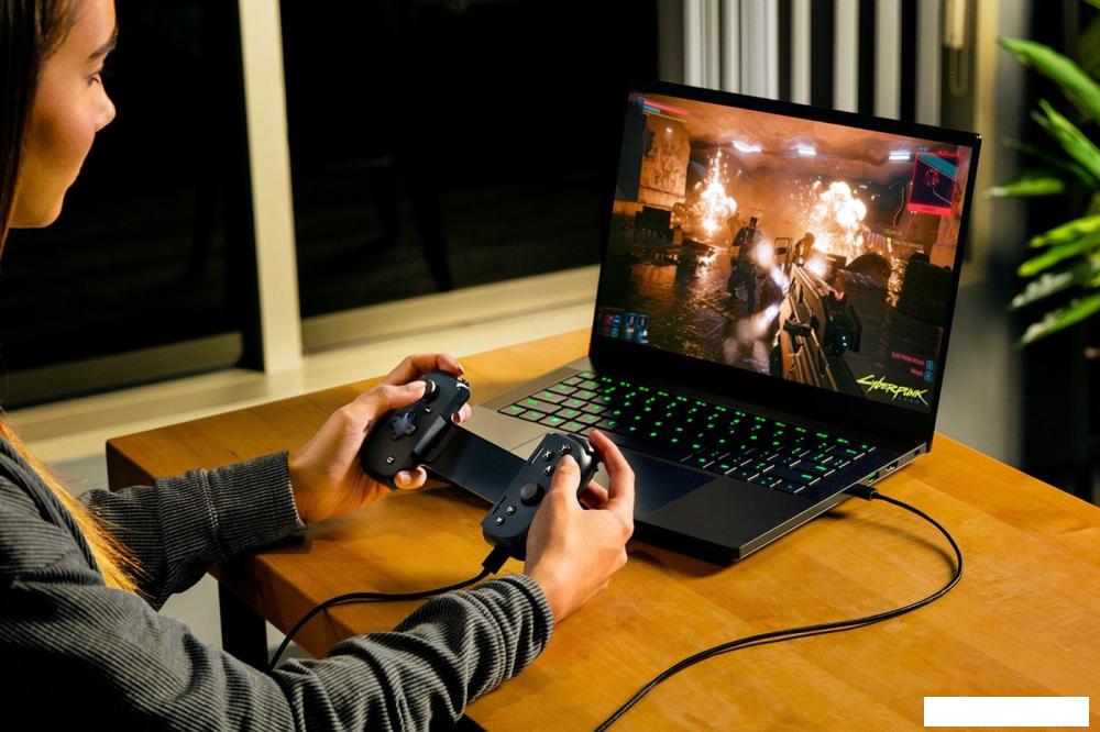 Геймпад для смартфона Razer Kishi V2 для Android и iPhone 15 серии