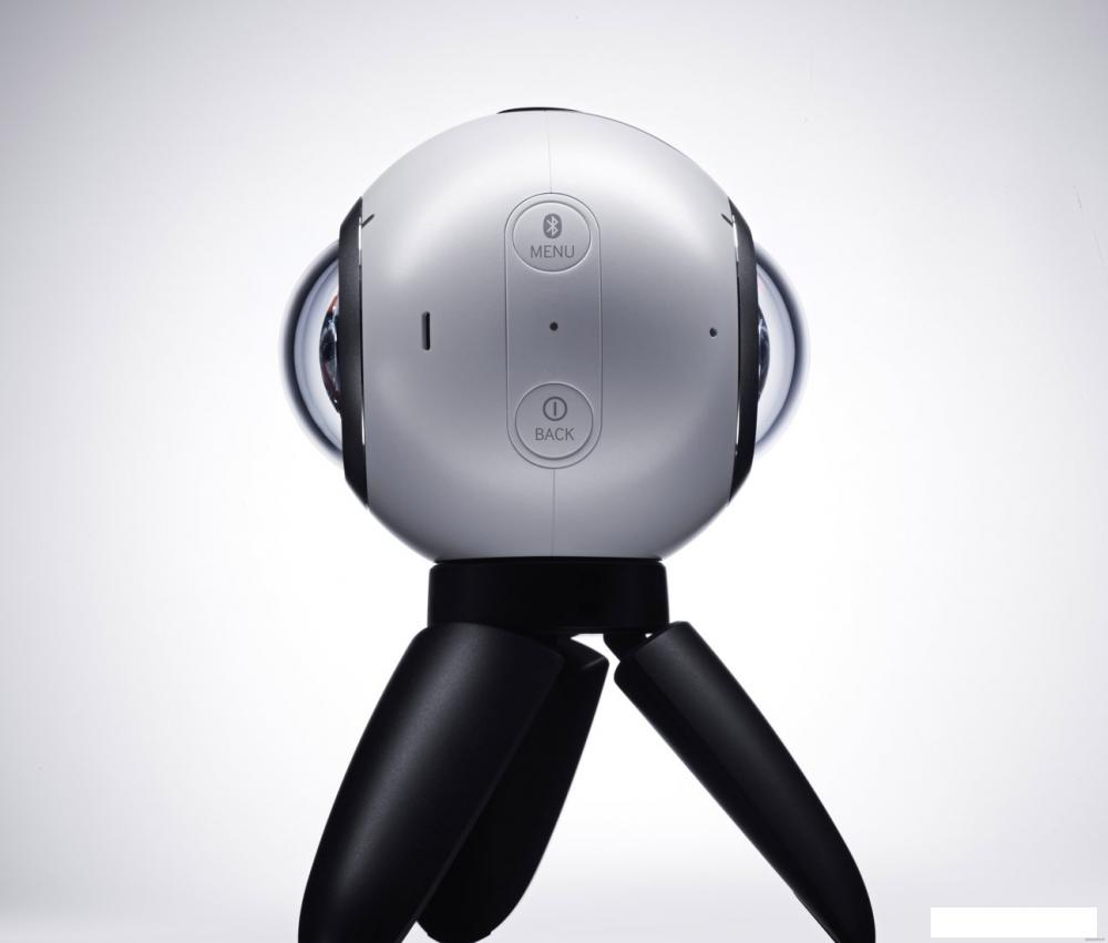 Экшен-камера Samsung Gear 360