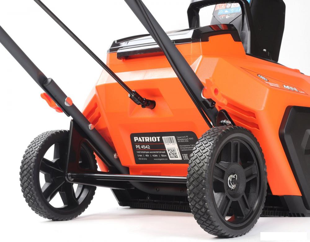 Снегоуборщик Patriot PE 4542 LCT (с 2-мя АКБ)