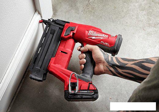 Milwaukee M18FN18GS-202X 4933471407 (с 2-мя АКБ, кейс)