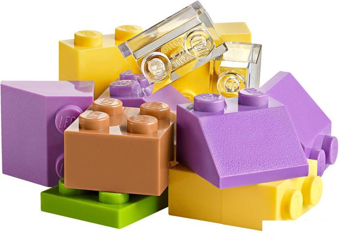 Конструктор LEGO Classic 10713 Чемоданчик для творчества и конструирования