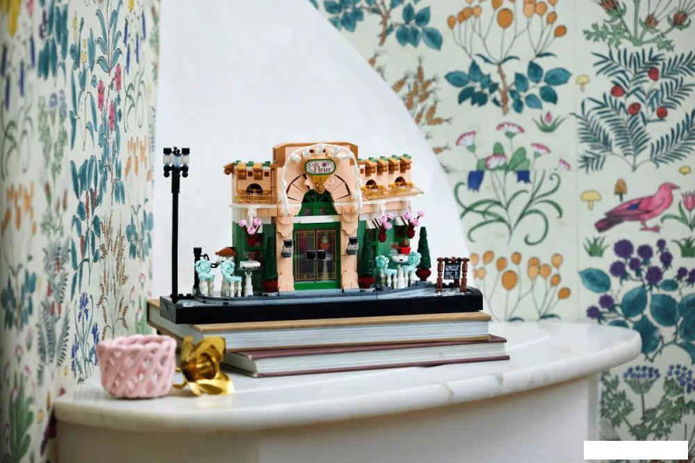 Конструктор LEGO Icons Французское кафе 10362