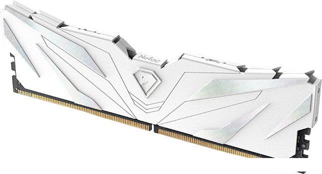 Оперативная память Netac Shadow II White 16ГБ DDR5 6000 МГц NTSWD5P60SP-16W