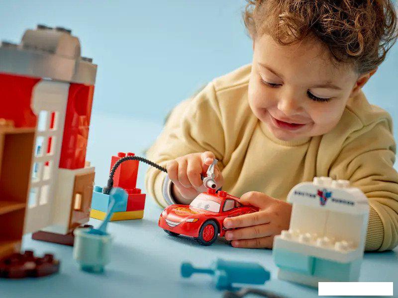 Конструктор LEGO Duplo Визит МакКвина в гараж Дока 10456
