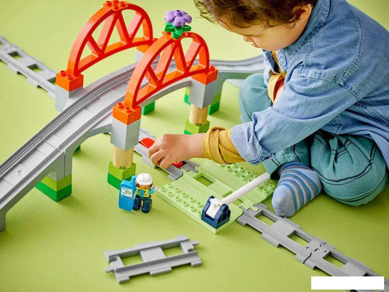 Конструктор LEGO Duplo Железнодорожный мост и пути 10426