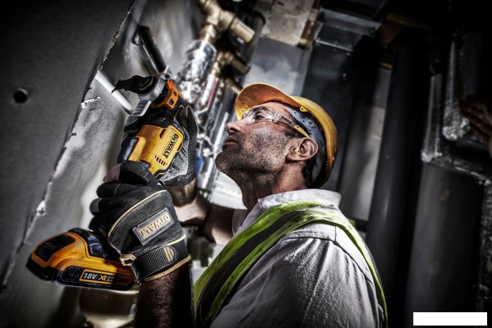 Шлифмашины DeWalt DCS356NT (без АКБ, кейс)