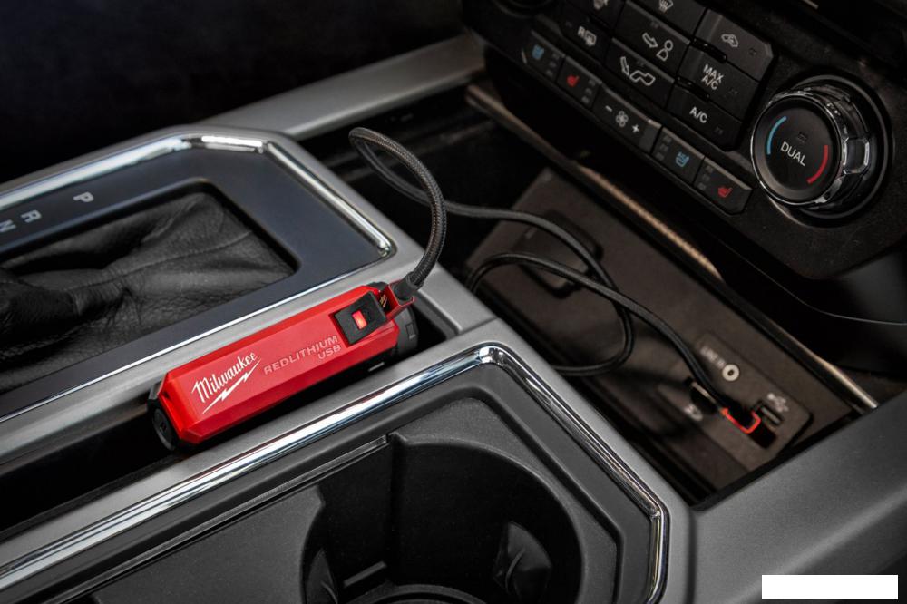 Внешний аккумулятор Milwaukee L4 PPS 3000mAh 4932493335 (красный)