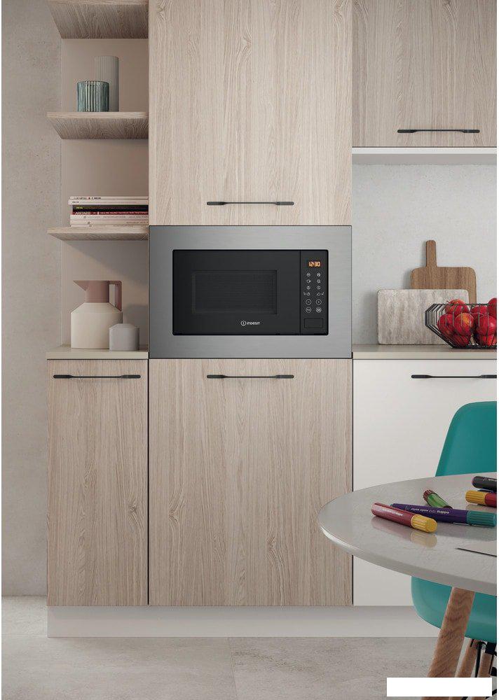 Микроволновая печь Indesit MWI 120 GX