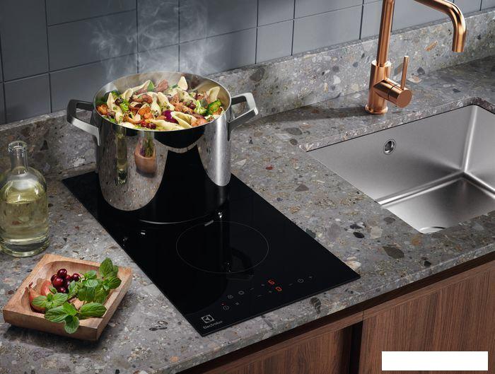Варочная панель Electrolux LHR3233CK Варочная панель Electrolux LHR3233CK