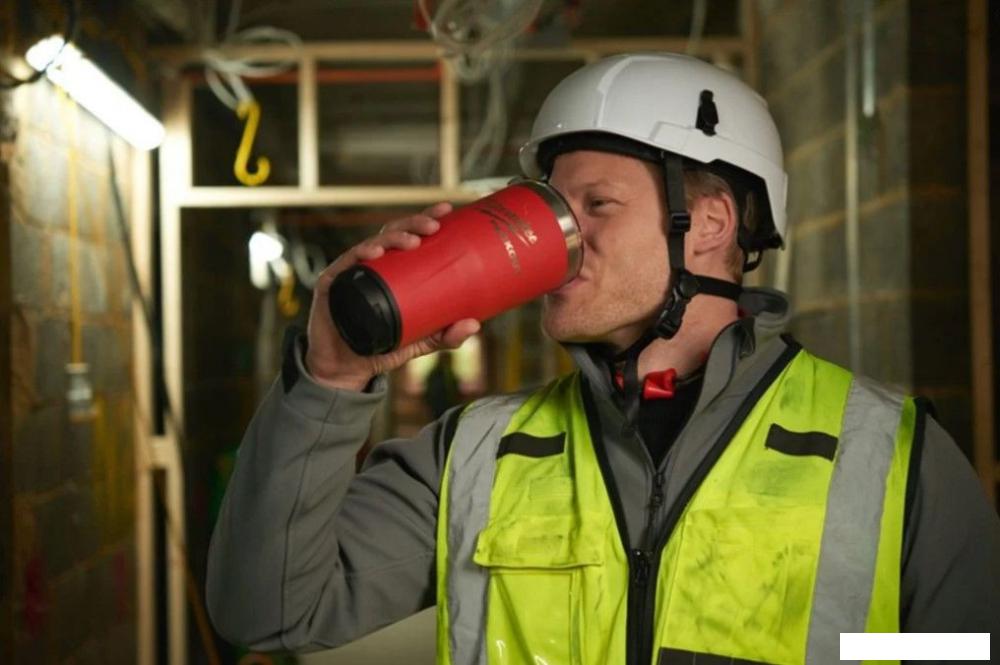 Термокружка Milwaukee Packout 0.887л (красный)