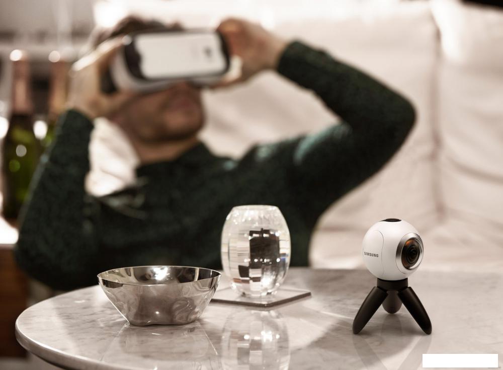 Экшен-камера Samsung Gear 360