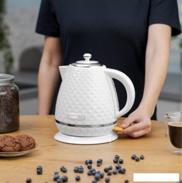 Электрический чайник Zelmer ZCK7635W