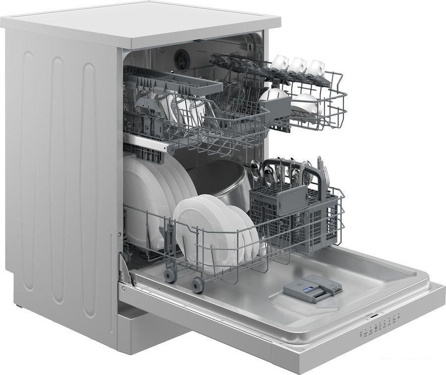 Отдельностоящая посудомоечная машина Hotpoint HF 4C86