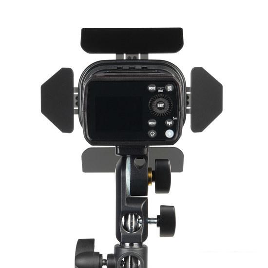 Вспышки, лампы и аксессуары для съемки Godox Witstro AD200Pro (со шторками BD-07)