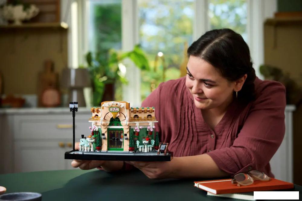 Конструктор LEGO Icons Французское кафе 10362