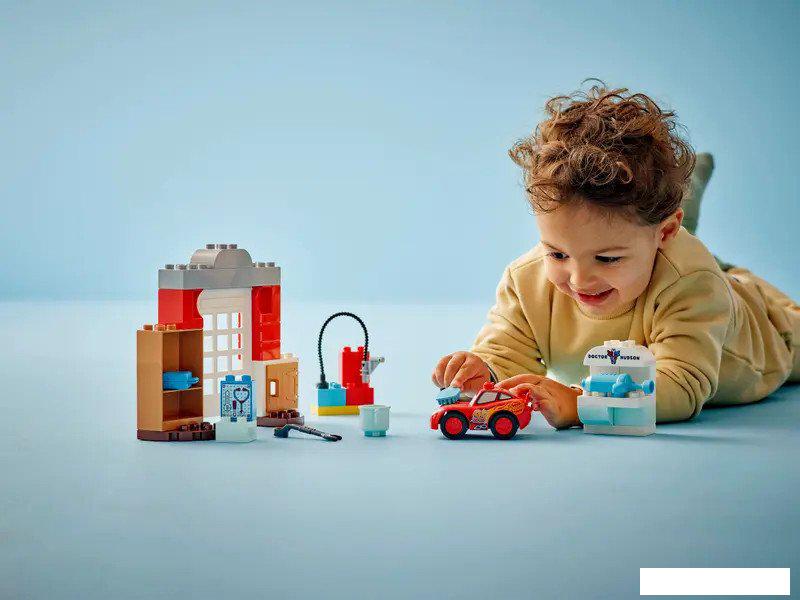 Конструктор LEGO Duplo Визит МакКвина в гараж Дока 10456