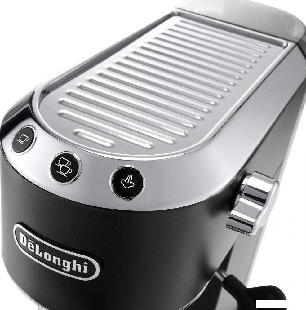 Рожковая кофеварка DeLonghi Dedica EC 685.BK