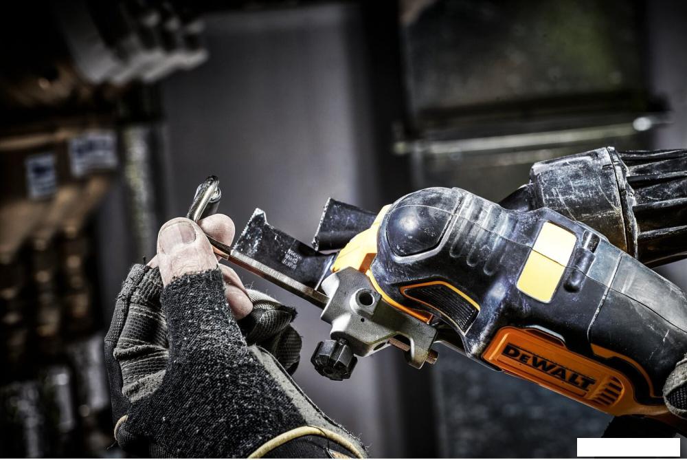 Шлифмашины DeWalt DCS356NT (без АКБ, кейс)